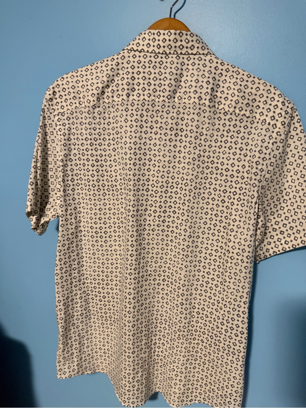 Faherty Short-Sleeve Button-Down Shirt in Cream with Navy Geo - Picture 3 of 4